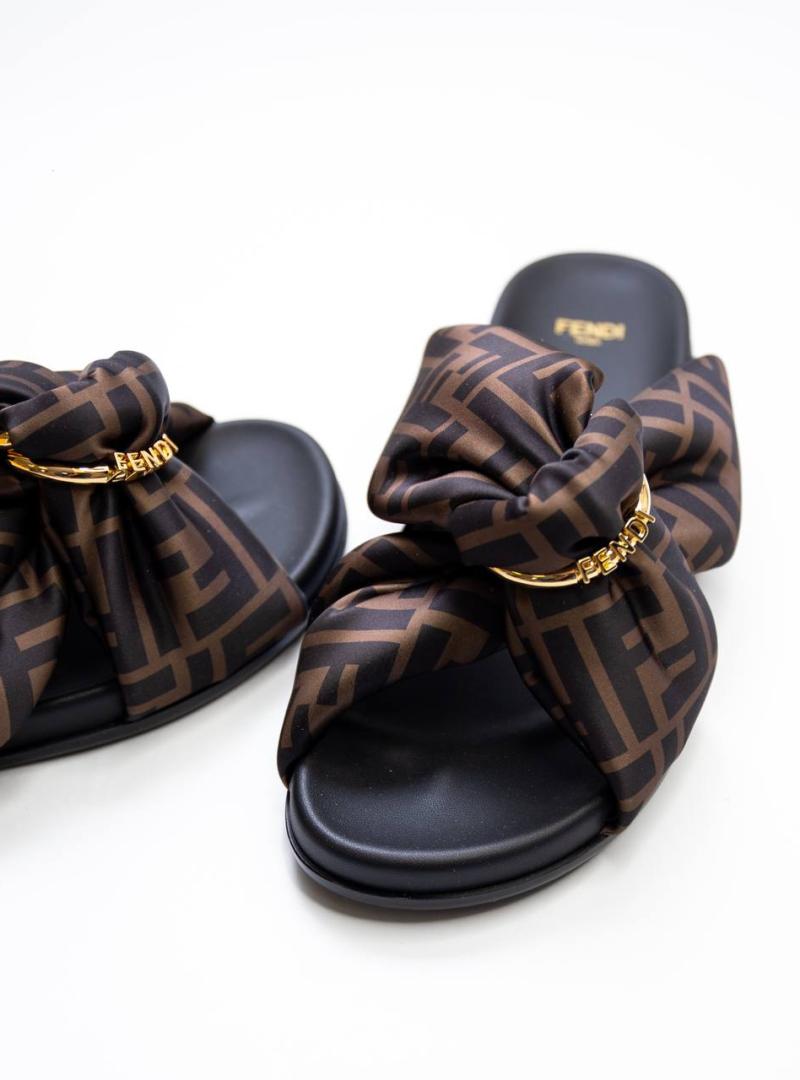 Шлёпанцы женские Fendi